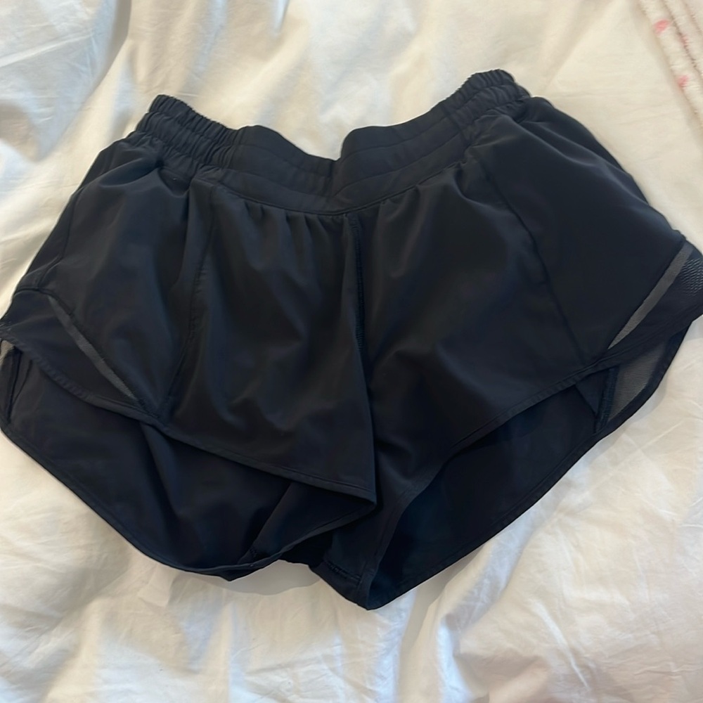 black lululemon shorts